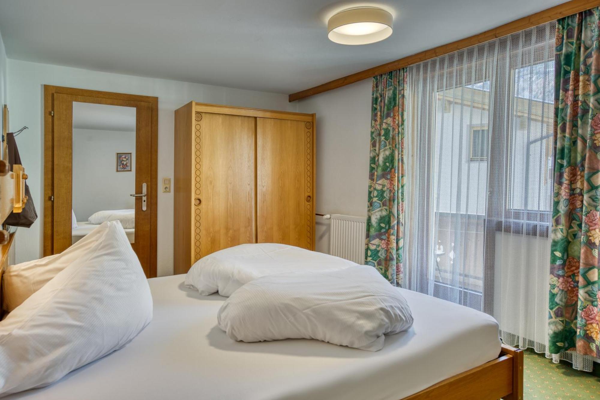 Hotel Klausnerhof Tux Room photo